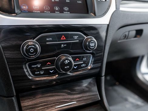 Used 2022 Chrysler 300 Touring image 30