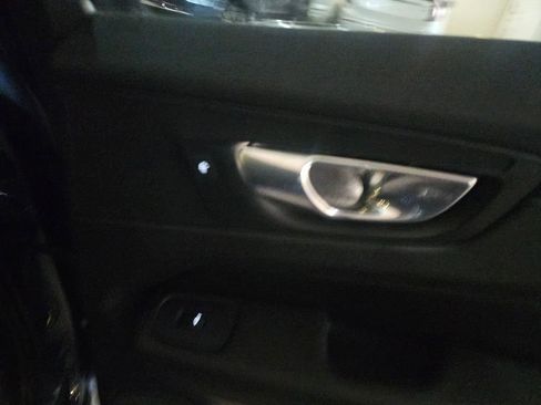 Certified 2023 Volvo XC60 B5 Plus AWD/4WD image 10