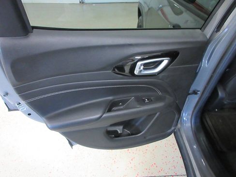 Used 2023 Jeep Compass Latitude w/ Convenience Group AWD/4WD image 30