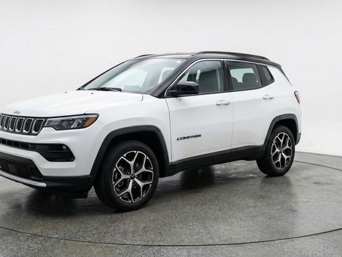 Used 2025 Jeep Compass Limited image 3