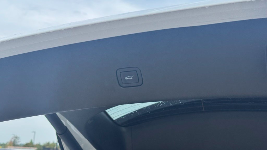 Used 2023 Buick Enclave Essence FWD image 5