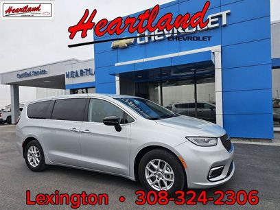 Used 2024 Chrysler Pacifica Touring-L