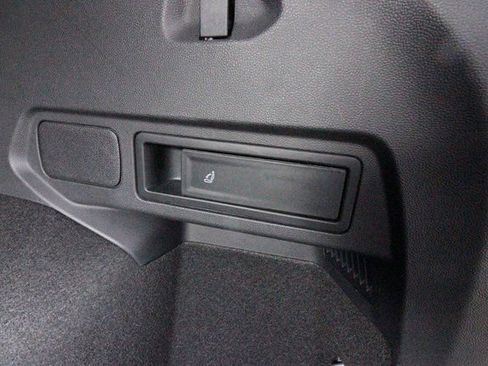 Used 2024 Volkswagen Tiguan SE R-Line image 29