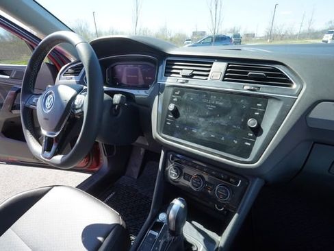 Used 2021 Volkswagen Tiguan SEL image 31