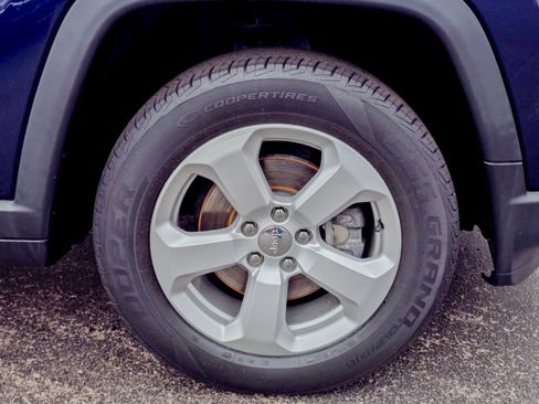 Used 2018 Jeep Compass Latitude w/ Cold Weather Group image 18