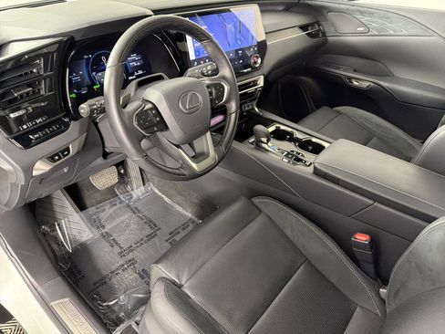 Used 2025 Lexus RX 450h AWD w/ Luxury Package image 18