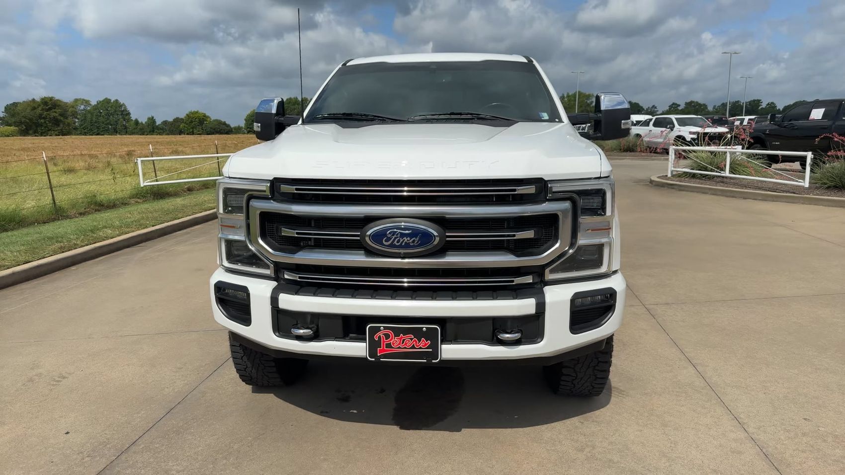 Used 2022 Ford F250 Platinum w/ FX4 Off-Road Package AWD/4WD image 3