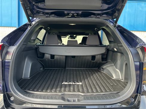 Used 2023 Toyota RAV4 SE image 11