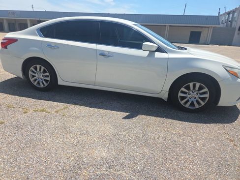 Used 2017 Nissan Altima 2.5 S w/ Power Driver Seat Package FWD image 15