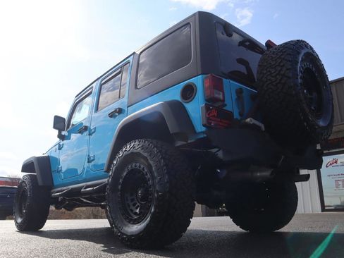 Used 2018 Jeep Wrangler Unlimited Rubicon w/ Cold Weather Group image 19