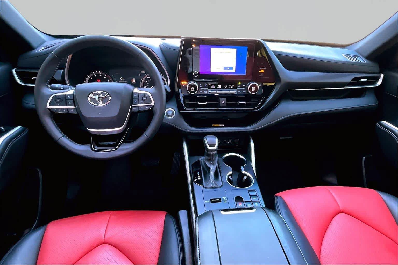 Used 2024 Toyota Highlander XSE FWD image 16