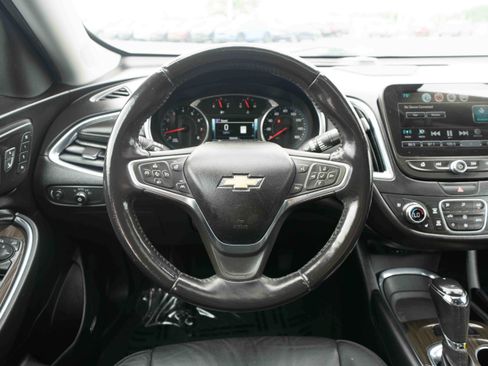 Used 2018 Chevrolet Malibu Premier w/ Premier Sun and Wheel Package FWD image 21
