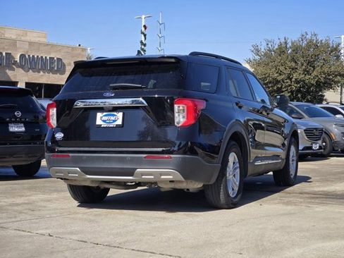 Used 2023 Ford Explorer XLT w/ Equipment Group 202A image 8