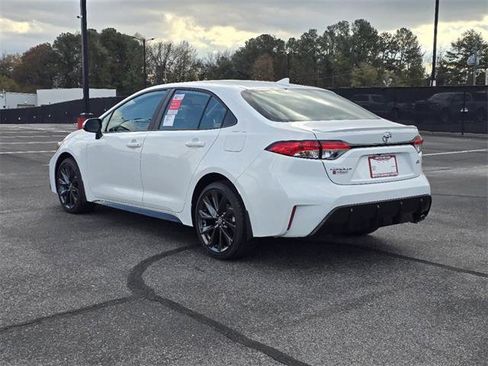 Used 2025 Toyota Corolla SE image 4