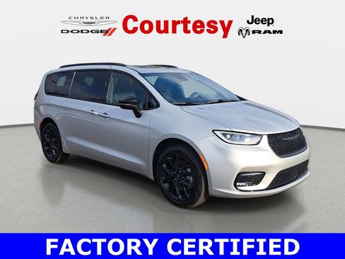 Used 2024 Chrysler Pacifica Limited w/ S Appearance Package AWD/4WD image 1