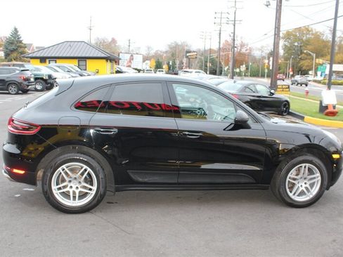 Used 2018 Porsche Macan AWD/4WD image 24
