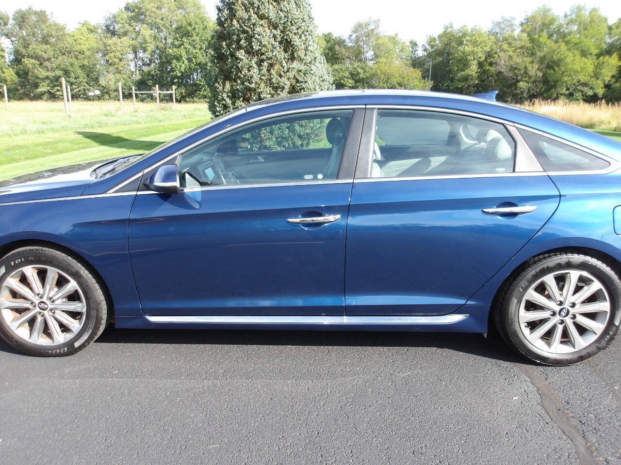 Used 2017 Hyundai Sonata Limited w/ Cargo Package FWD image 34