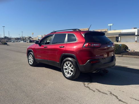 Used 2017 Jeep Cherokee Sport w/ Cold Weather Group AWD/4WD image 2