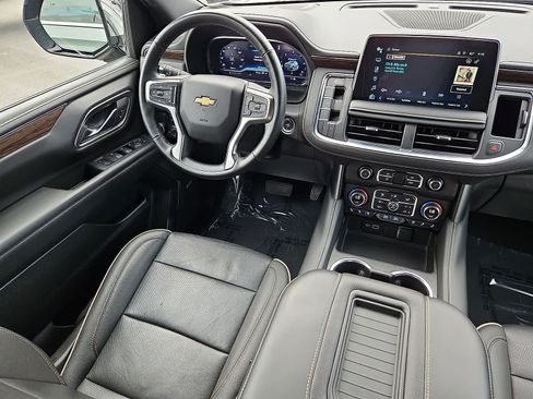 Used 2024 Chevrolet Suburban Premier RWD image 10