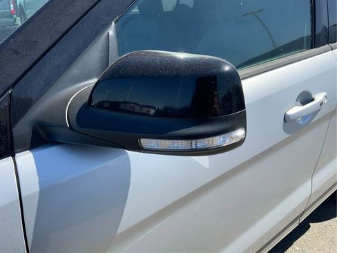 Used 2018 Ford Explorer XLT w/ Equipment Group 201A AWD/4WD image 24