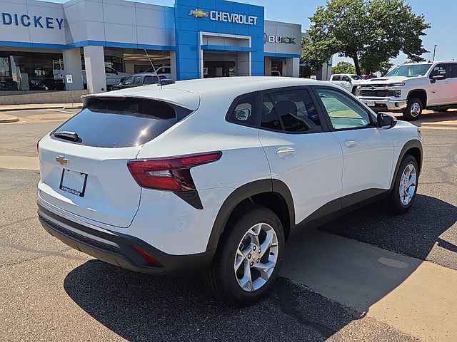 New 2026 Chevrolet Trax LS w/ LS Convenience Package FWD image 4