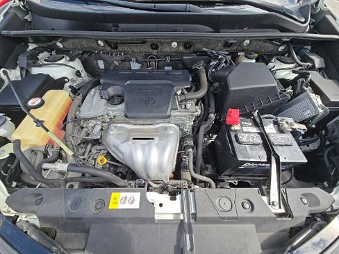 Used 2017 Toyota RAV4 LE FWD image 7