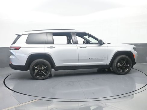 Used 2023 Jeep Grand Cherokee L Laredo RWD image 7