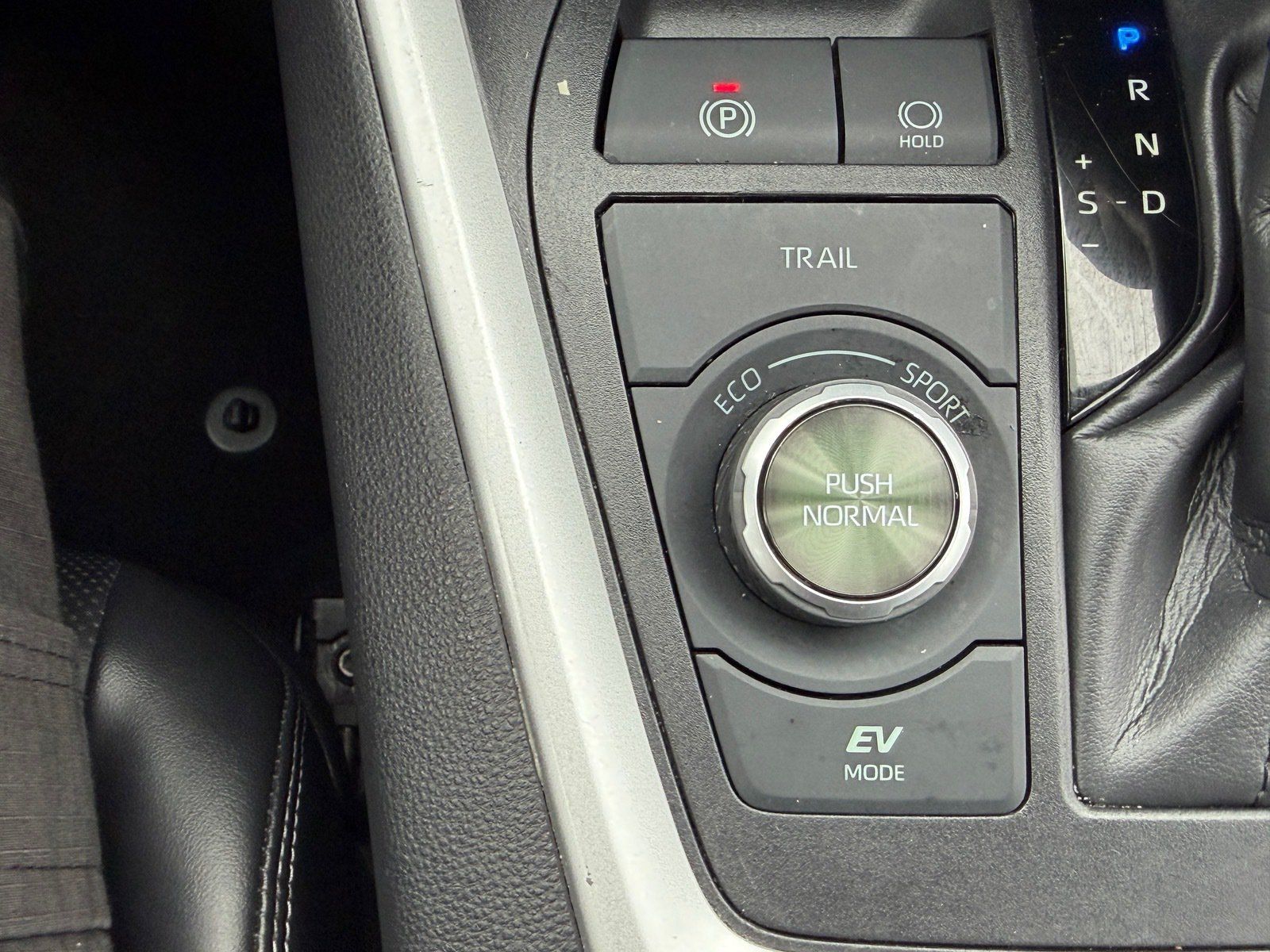 Used 2024 Toyota RAV4 Limited w/ Advanced Technology Package AWD/4WD image 26