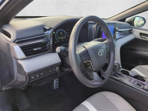 Used 2025 Toyota Camry SE FWD image 12