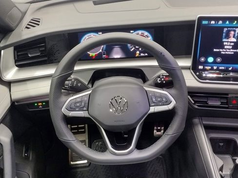 New 2025 Volkswagen Tiguan SE R-Line image 34