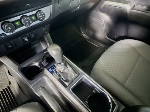 Used 2020 Toyota Tacoma SR5 RWD image 25