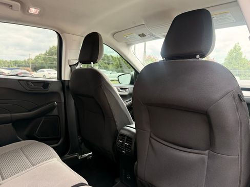 Used 2022 Ford Escape SE w/ Cold Weather Package image 18