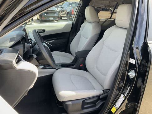 Used 2024 Toyota Corolla Cross L image 12