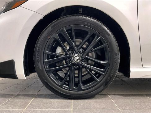 Used 2025 Toyota Camry SE image 7