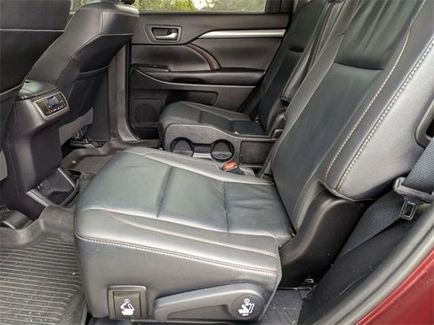Used 2019 Toyota Highlander XLE image 25