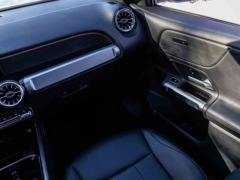 Used 2022 Mercedes-Benz GLB 250 GLB 250 image 19