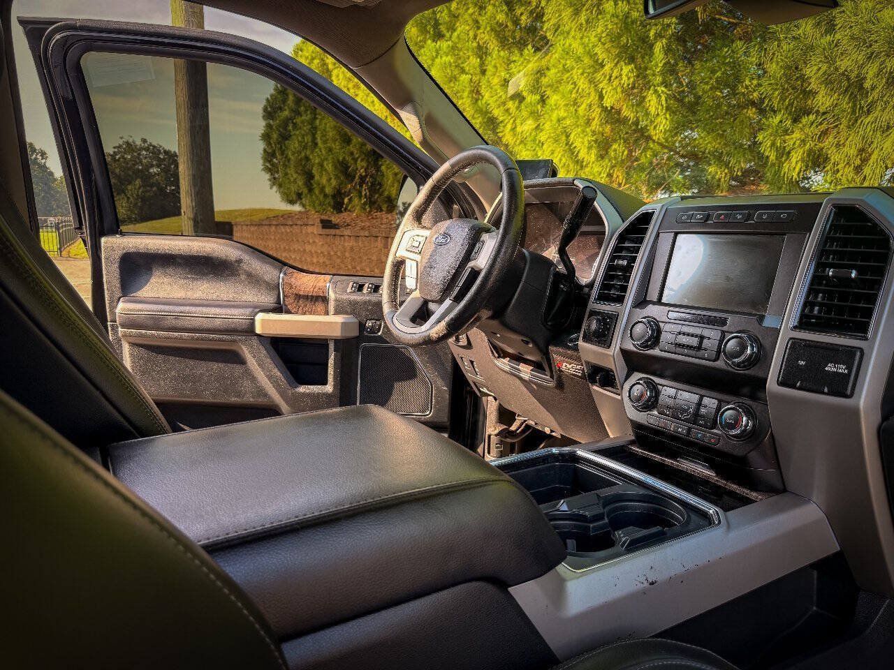 Used 2019 Ford F250 Lariat w/ Lariat Ultimate Package AWD/4WD image 17