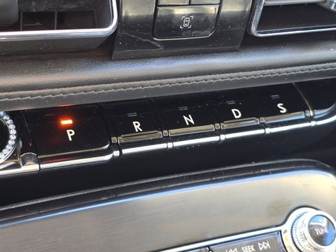 Used 2022 Lincoln Nautilus FWD image 6