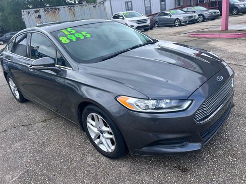 Used 2015 Ford Fusion SE FWD image 3