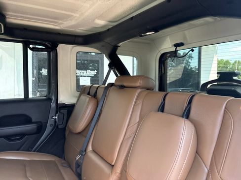 Used 2022 Jeep Wrangler Unlimited Sahara w/ Cold Weather Group AWD/4WD image 4