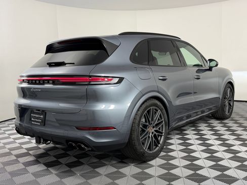 Certified 2026 Porsche Cayenne AWD/4WD image 9