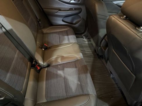 Used 2025 Buick Envista Preferred w/ Convenience II Package image 4