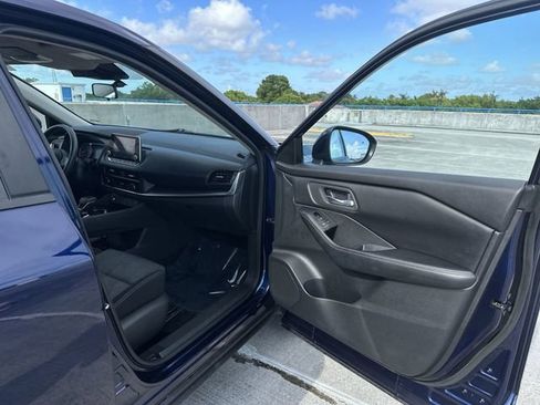 Used 2024 Nissan Rogue SV FWD image 23