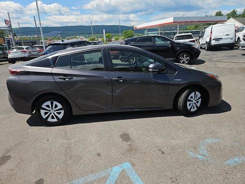 Used 2018 Toyota Prius Two w/ Prius Two Safety Plus Package FWD image 2