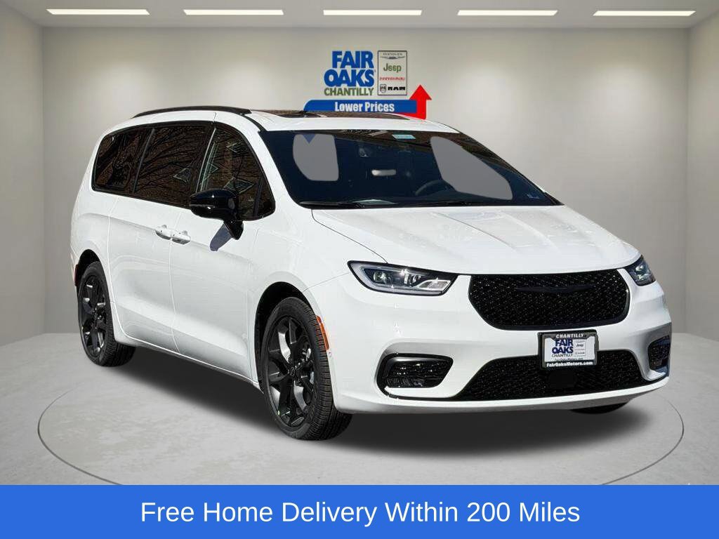 New 2026 Chrysler Pacifica Select w/ S Appearance Package FWD image 1