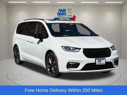 New 2026 Chrysler Pacifica Select w/ S Appearance Package