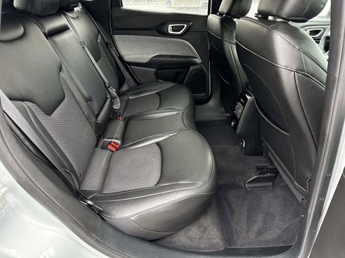 Used 2024 Jeep Compass Latitude AWD/4WD image 21