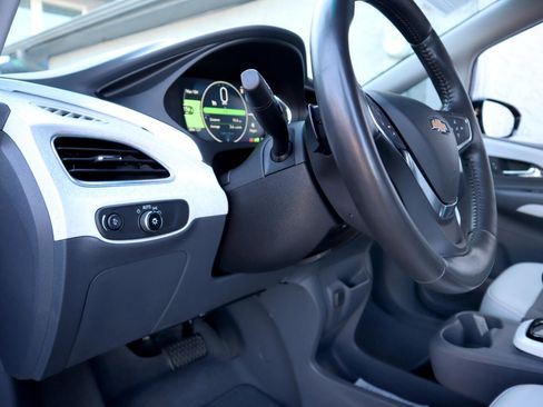 Used 2020 Chevrolet Bolt Premier w/ Infotainment Package image 34