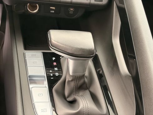 Used 2025 Hyundai Elantra Limited FWD image 25