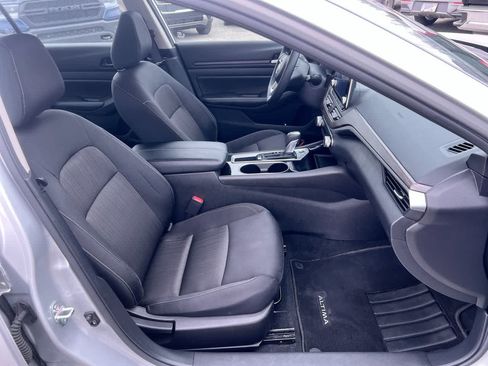 Used 2024 Nissan Altima 2.5 SV FWD image 28